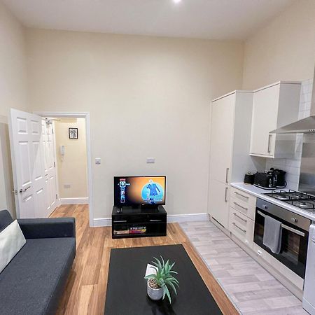 Charming 2-Bedroom Flat In Shepherd'S Bush, Near Hammersmith Лондон Екстериор снимка